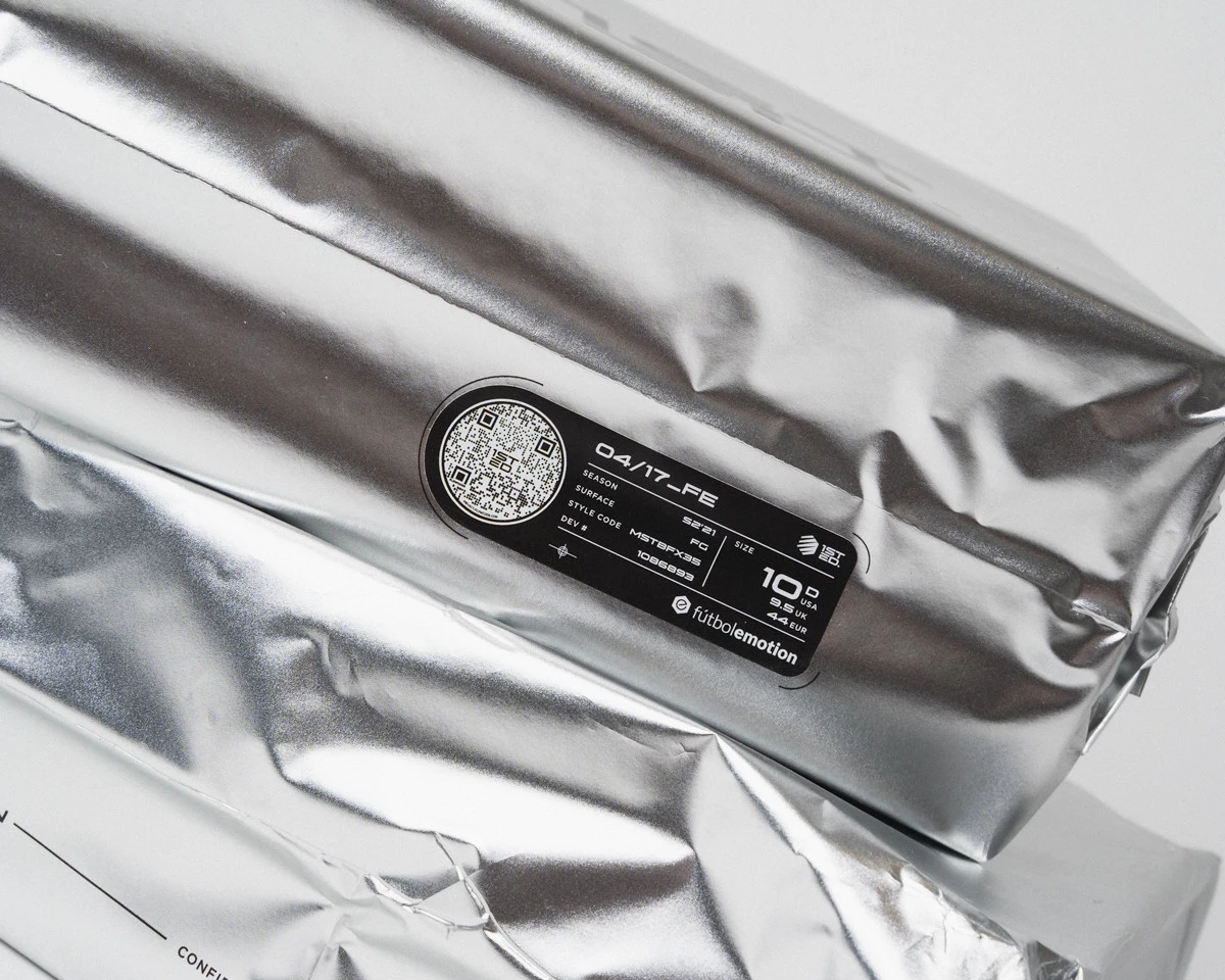 post card Loja online Fútbol Emotion Portugal - Blogs de futebol - New Balance Football Tekela V3+ First Edition - 2.webp